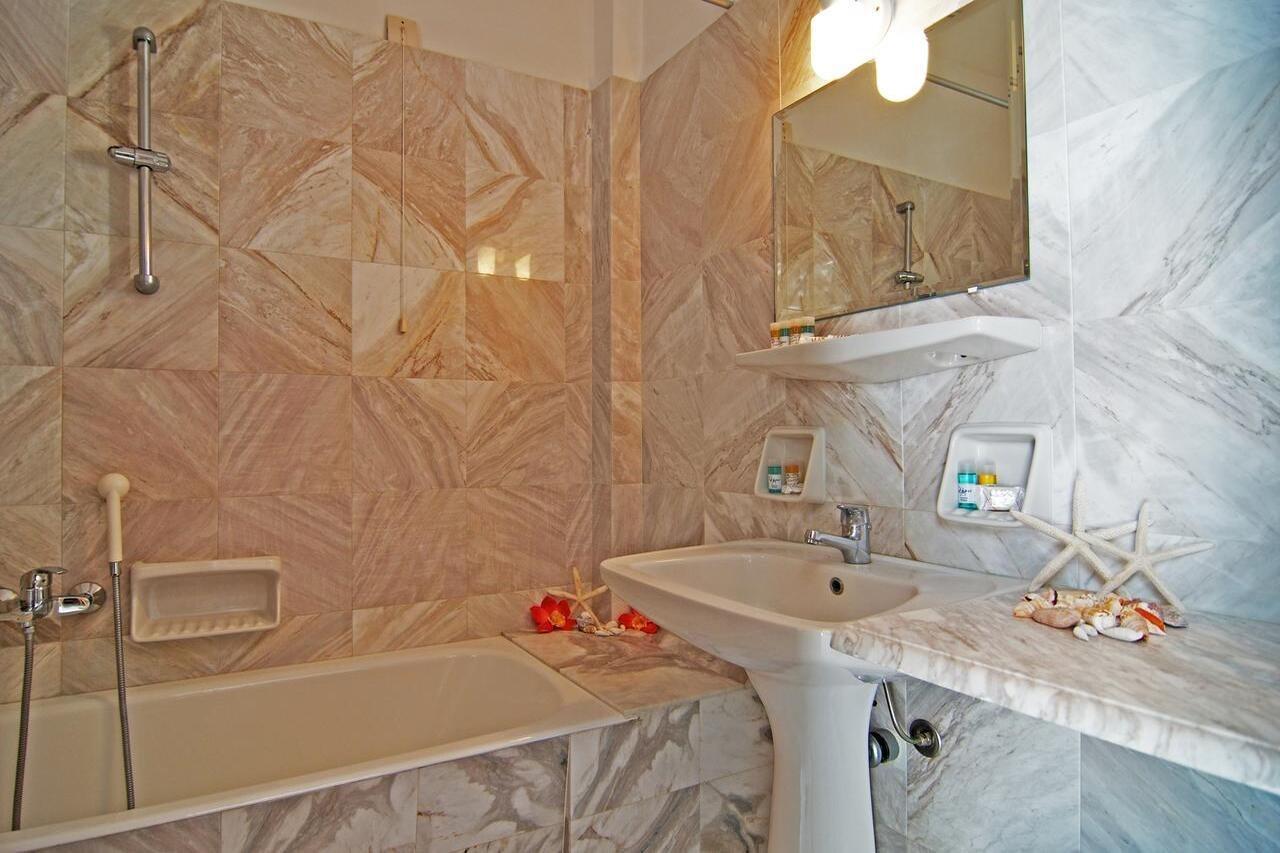 Alex Hotel Турлос Екстериор снимка