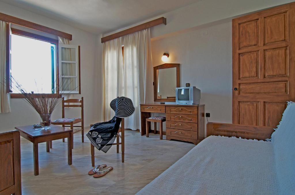 Alex Hotel Турлос Екстериор снимка